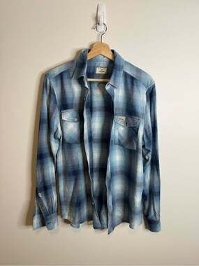 Men's Blue Plaid Button-Down Shirt - Casual Long Sleeve size small kimes ranch
